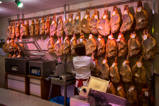 Charcutería Jamones Villarroya ubicada en Zaragoza (Zaragoza)