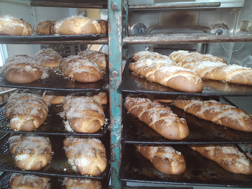 Panadería y Bollería Horno de leña Josera ubicada en Retuerta del Bullaque (Ciudad Real)