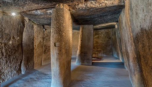 Dolmen de Menga ubicada en Antequera (Málaga)