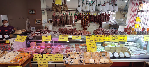 Charcutería "El Mercadillo" ubicada en Cáceres (Cáceres)