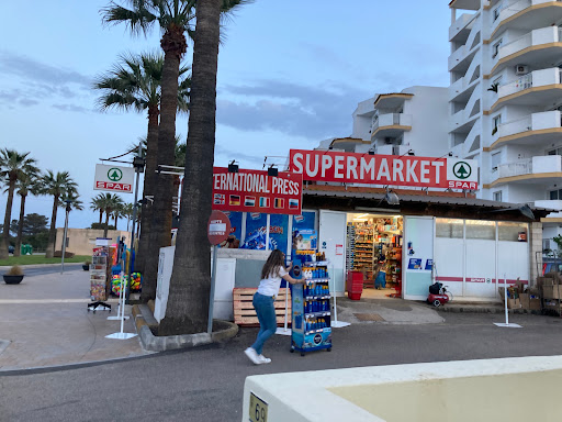 Supermercat Spar ubicada en Sa Coma (Islas Baleares)