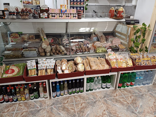 Minimarket italiano Viña de Italia ubicada en El Monte O Guargacho (Santa Cruz de Tenerife)