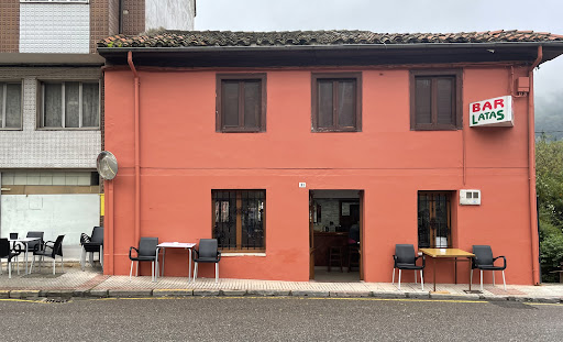 Bar Latas ubicada en Caborana (Asturias)