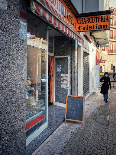 Charcutería Cristian frutas y verduras ubicada en Torrelavega (Cantabria)