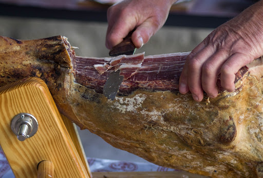 Jamones y Embutidos Ibéricos Quini ubicada en Almendral (Badajoz)