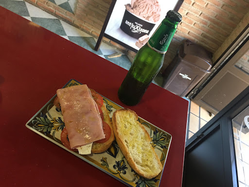 Cafetería Heladería Maluis ubicada en Torredelcampo (Jaén)