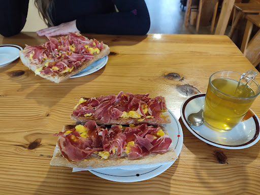 Albergue Cafetería Alto da Pena ubicada en Negreira (A Coruña)