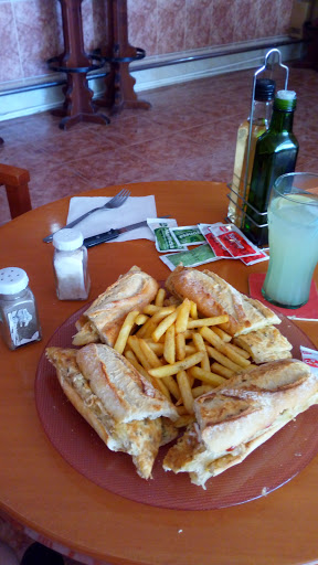 Supermercat i Cafeteria Paula ubicada en Cala Bona (Islas Baleares)