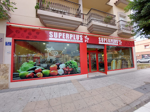 Superplus Supermercados San Isidro ubicada en San Isidro de Níjar (Almería)