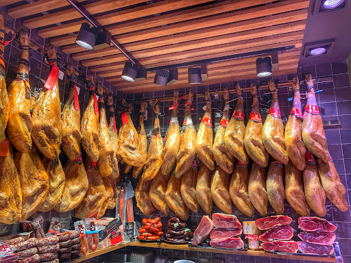 Charcutería Román y Dori ubicada en Alicante (Alicante)