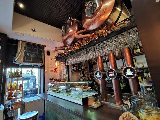 Bar Cafetería Le Petit Paris ubicada en Barcelona (Barcelona)