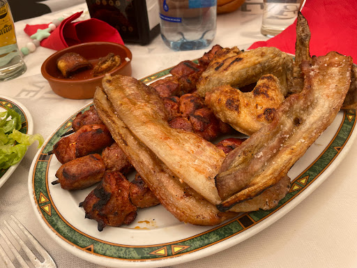 Taberna Los Robles ubicada en Torrecaballeros (Segovia)