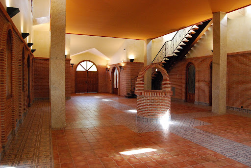 Bodegas Prado de Olmedo ubicada en Quintana del Pidio (Burgos)