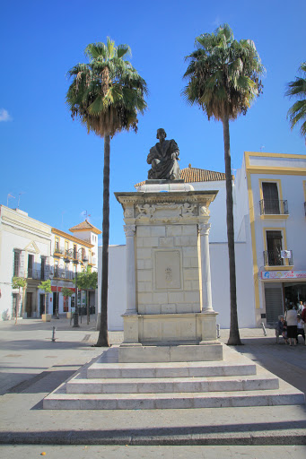 Estatua Elio Antonio de Nebrija ubicada en Lebrija (Sevilla)