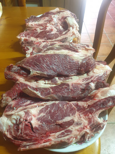 Carnicería Charcutería Pollería ubicada en Madrid (Madrid)