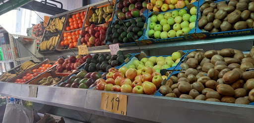 Carnicería & frutería Catalunya ubicada en Gironella (Barcelona)