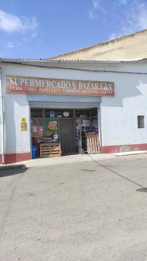 Supermercado y bazar L&Y ubicada en Valera de Abajo (Cuenca)