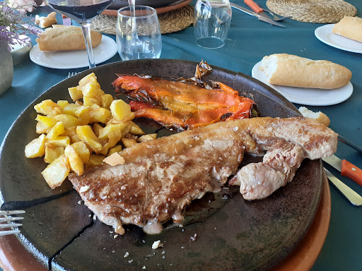 Restaurante Carlos V ubicada en Losar de la Vera (Cáceres)