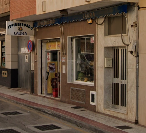 Supermercado Laura ubicada en Caleta de Velez (Málaga)