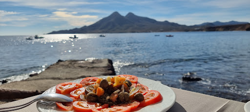 Restaurante Hospedaje Terraza La Isleta ubicada en La Isleta del Moro (Almería)