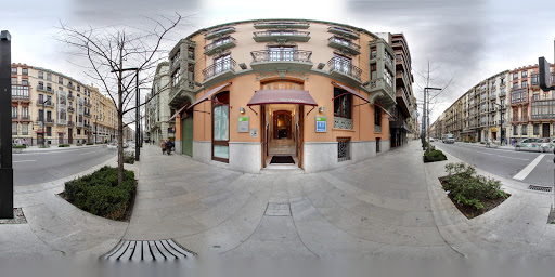Suites Gran Via 44 ubicada en Granada (Granada)