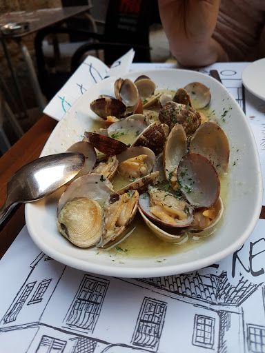 Taberna O Ribeiro ubicada en Corcubión (A Coruña)