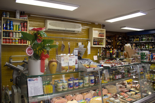 Bodega-Xarcuteria Ca l'Emília ubicada en Capellades (Barcelona)