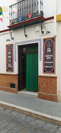 Charcutería y Ultramarinos Casa César ubicada en Arahal (Sevilla)