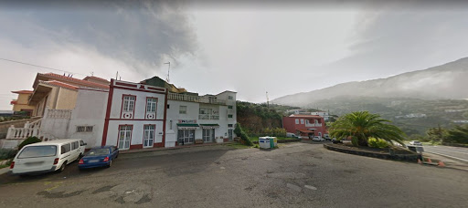 Víveres Nogales ubicada en El Granel (Santa Cruz de Tenerife)