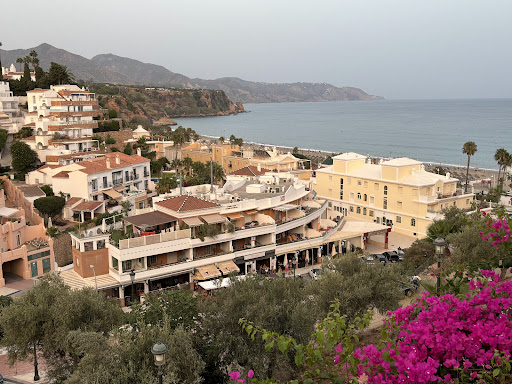 Urbanización Comunidad El Capistrano Playa ubicada en Nerja (Málaga)