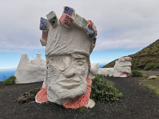 Monumento A Los Bailarines Herreños ubicada en Villa de Valverde (Santa Cruz de Tenerife)