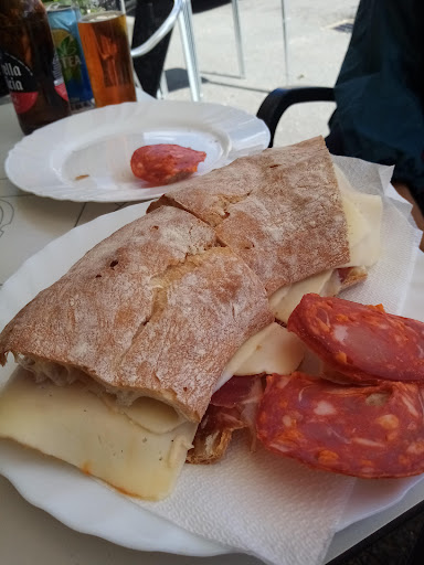 Casa Avelina - Bar Estanco ubicada en Carral (A Coruña)