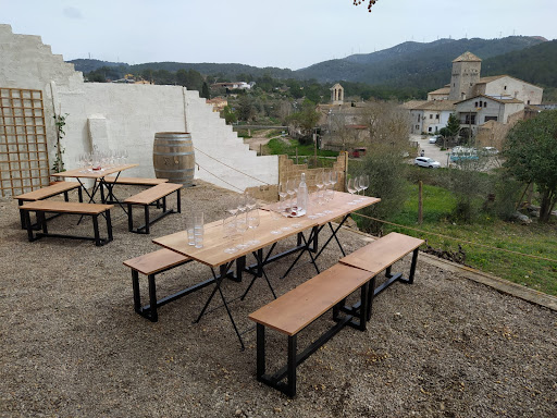 Celler Avenc del Garraf ubicada en Olesa de Bonesvalls (Barcelona)