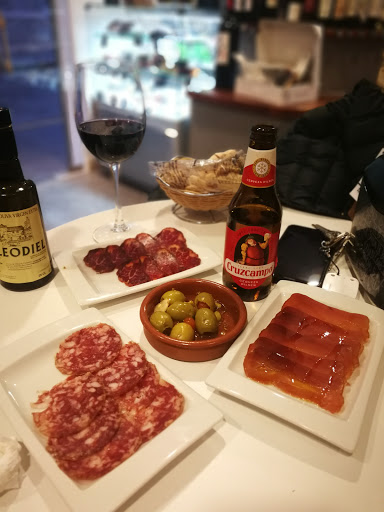 Jamones Tomás Castaño. Amor ibérico 1890. Tienda/Almacén. Jamones de Huelva ubicada en Huelva (Huelva)