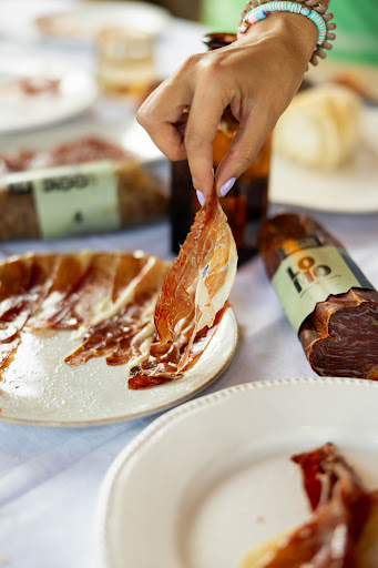 Ibéricos Casa la Abuela - Sabor a pueblo ubicada en Santibáñez el Bajo (Cáceres)