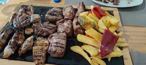 Parrilla Ghia ubicada en Villanueva de Villaescusa (Cantabria)