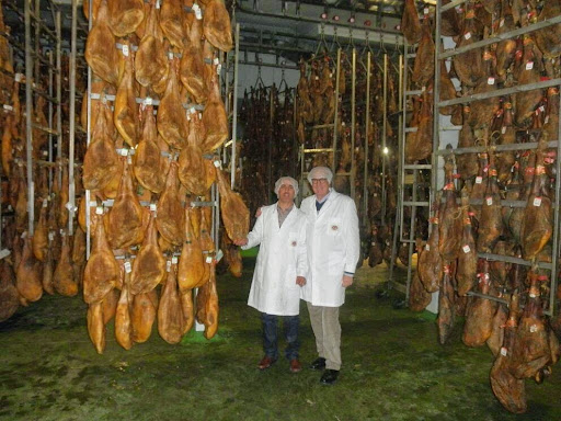 Distribuciones Merino | Jamones y Paletas ibéricas ubicada en Tarragona (Tarragona)