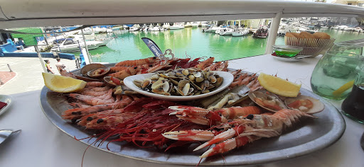 Los Mellizos Puerto Marina El Mero ubicada en Benalmádena (Málaga)