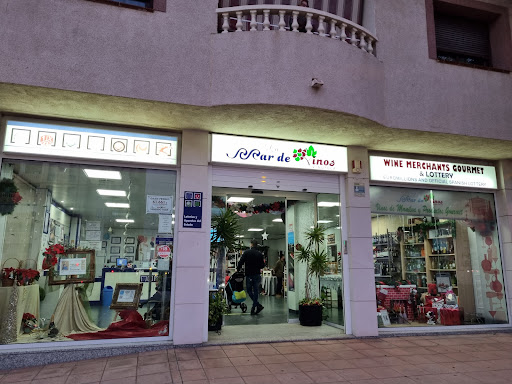 Wine Merchants Gourmet & Lottery ubicada en Manilva (Málaga)