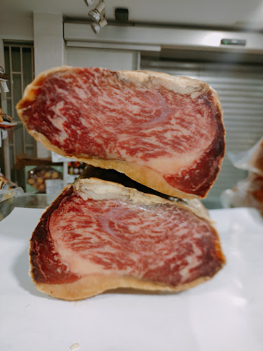 La jamoneria Hermanos Marco panadería ubicada en Madrid (Madrid)