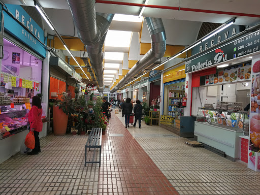 Mercado de Abastos Tiro de Línea ubicada en Seville (Sevilla)