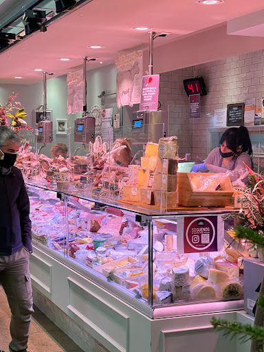 Xarcuteria i Carnisseria Alós ubicada en Barcelona (Barcelona)