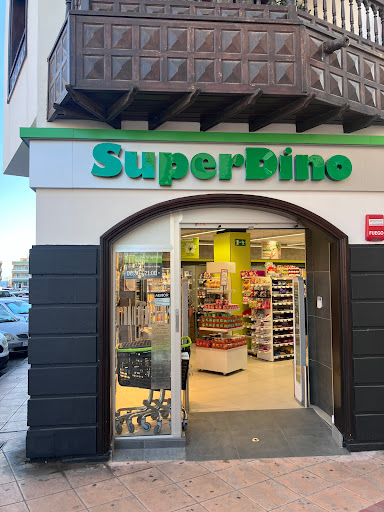 Superdino Las Galletas ubicada en Arona (Santa Cruz de Tenerife)