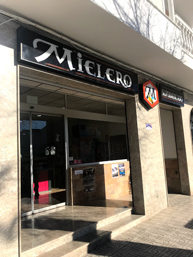 Mielero Supermercado ubicada en Peal de Becerro (Jaén)