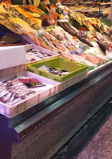 Alimentación Los Mares ubicada en Madrid (Madrid)