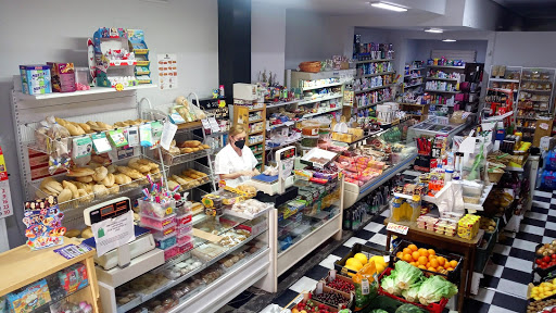 TIENDA DE ALIMENTACIÓN EN ALMENDRALEJO LA PAZ ubicada en Almendralejo (Badajoz)