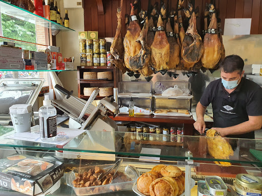 Bar Charcutería Alcázar SL ubicada en Cádiz (Cádiz)