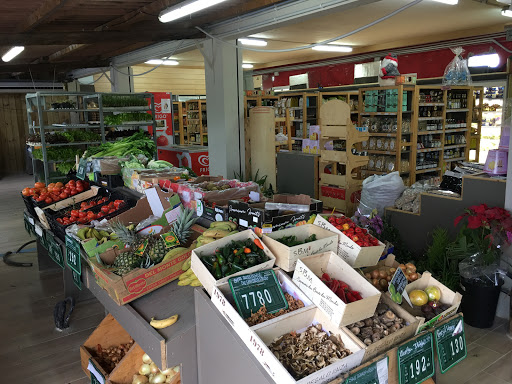 SUPERMERCADO-FRUTERÍA CAN GUASCH ubicada en Santa Eulalia del Río (Islas Baleares)