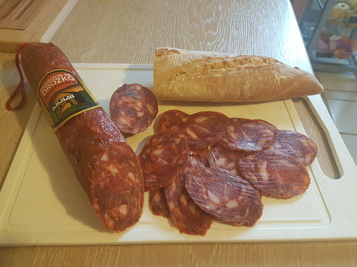 Chorizos De Orozko Hermanos Valencia ubicada en Orozko (Vizcaya)