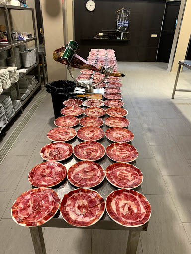 LEOCADIO La Casa del Jamón Marbella ubicada en Marbella (Málaga)